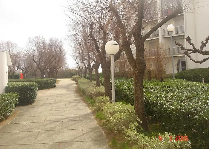 アパート Motte, Parking ラ・グランド・モット