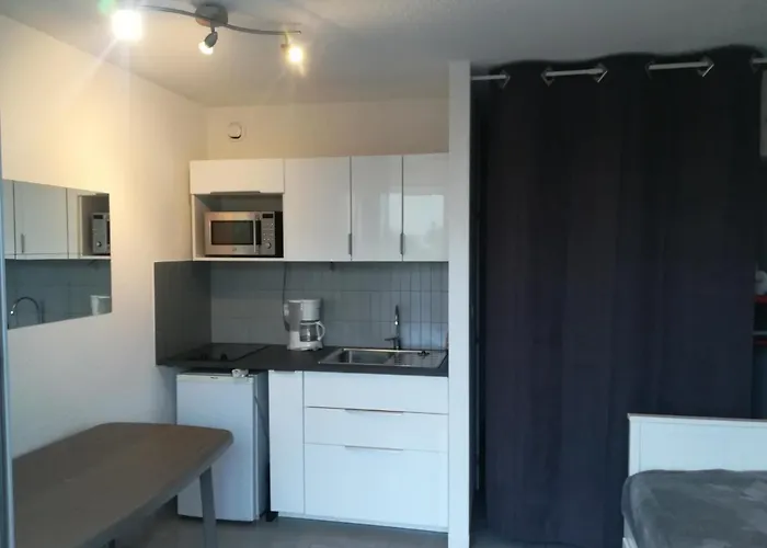 Motte, Parking アパート *